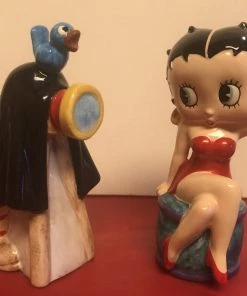Betty Boop Super Store Classic Collectibles Betty Boop Get That Picture Salt And Pepper Set Retired