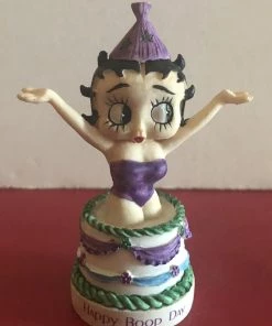 Betty Boop Super Store Classic Collectibles Betty Boop Mini Birthday Surprise Figurine Retired